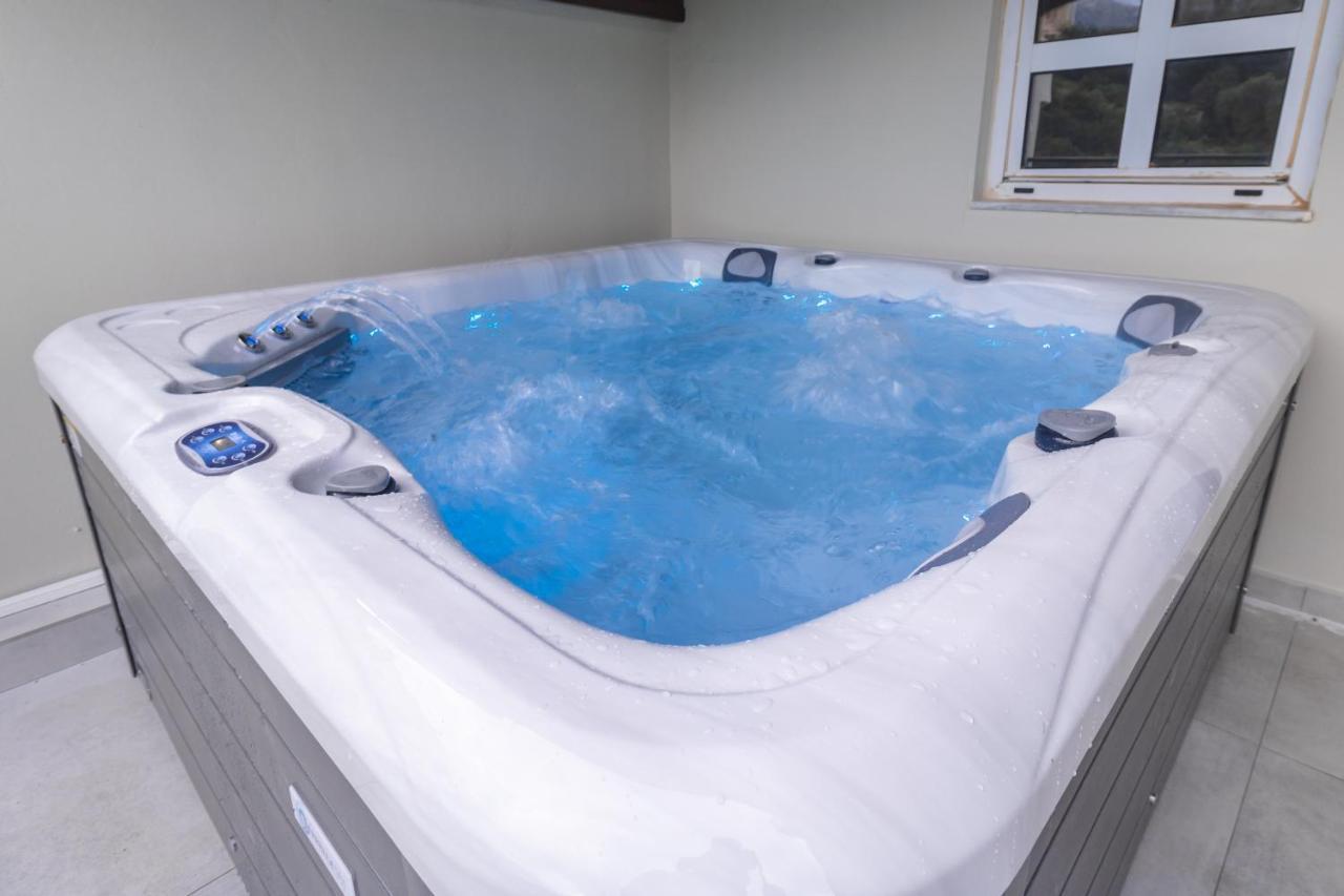 Villa Ventus, 40Sqm Private Pool & Hot Tub! Roussospition ภายนอก รูปภาพ